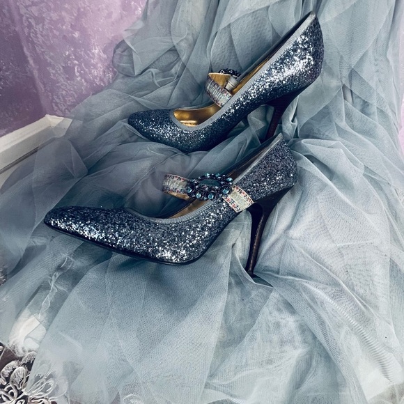 Hale Bob size 9 Scarlet blue, glittery pumps with a beautiful brooch fastener. - Picture 10 of 15